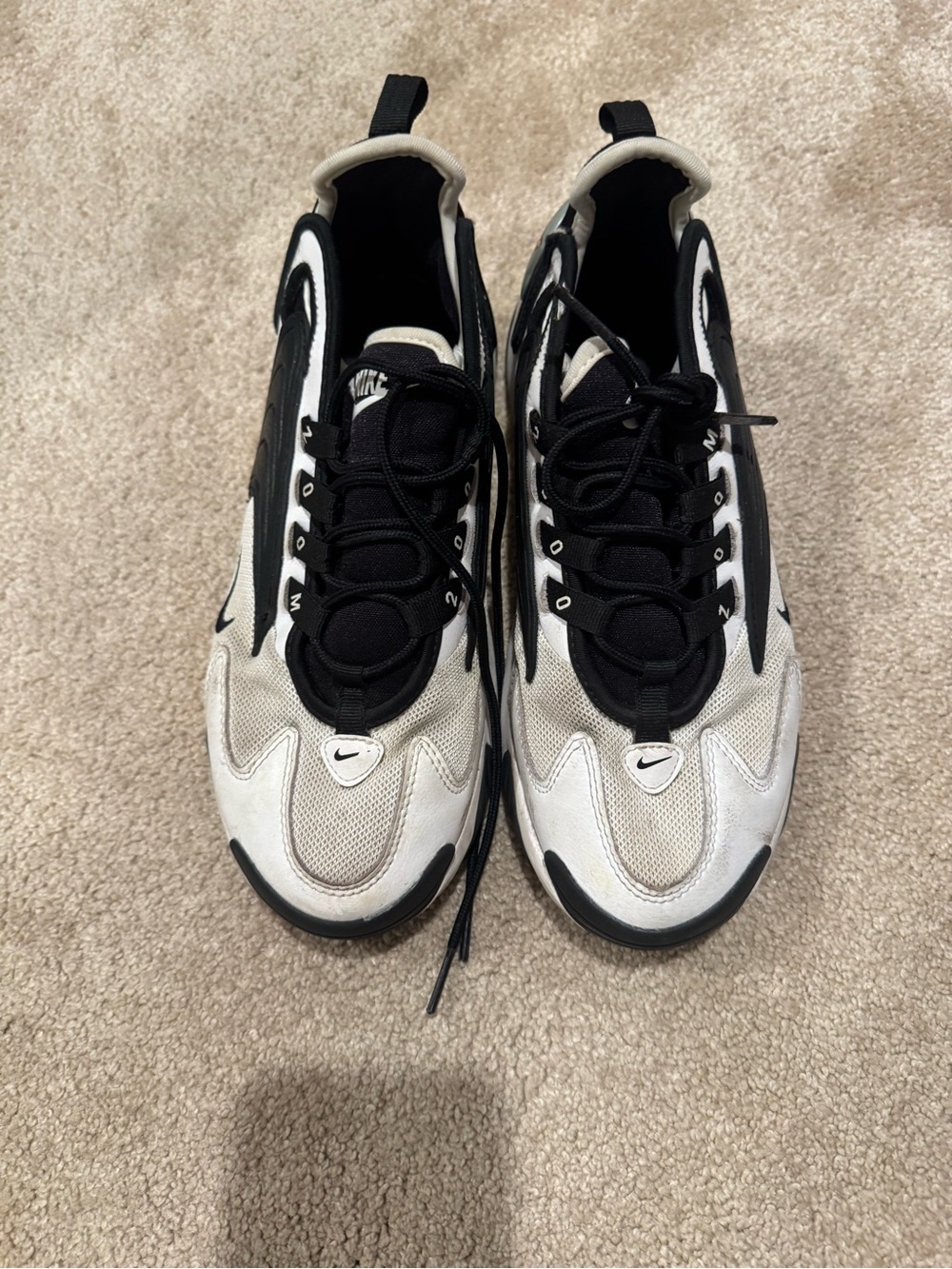 Nike Men’s Black and White Runner Sneakers